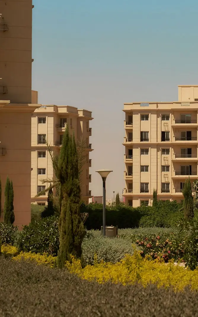 مبانٍ سكنية ومساحات خضراء في إيفورا كيان سيتي